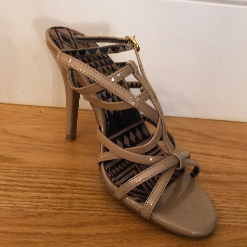 Jessica Simpson beige 3 inch sandals